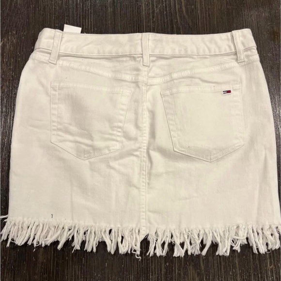 Tommy Hilfiger White Denim with Red Accents - Picture 3 of 3